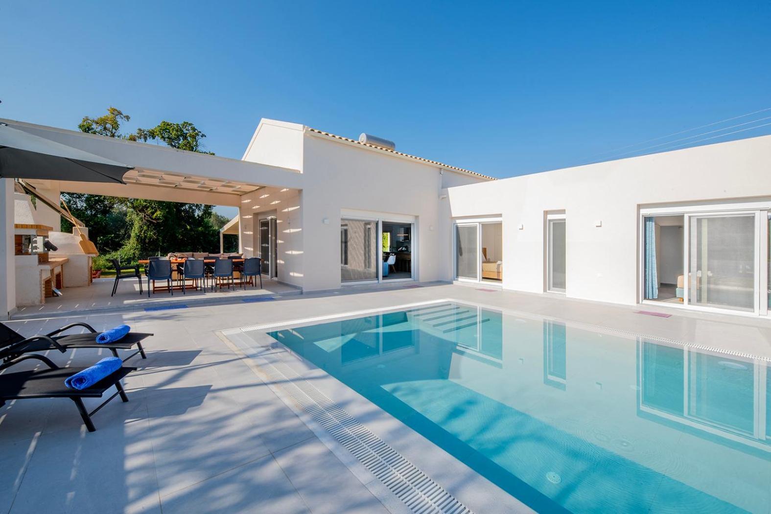 Villa Ami, Roda, Corfu: 10 Guests, Heated Pool, Private Mini Golf, Pool Table & More!! Extérieur photo
