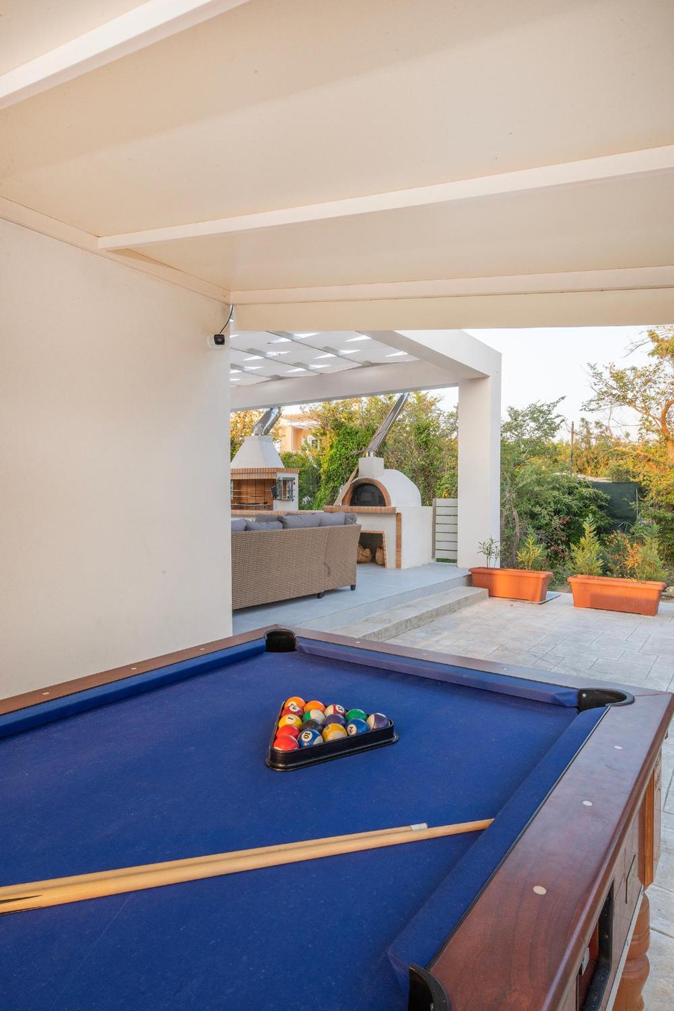 Villa Ami, Roda, Corfu: 10 Guests, Heated Pool, Private Mini Golf, Pool Table & More!! Extérieur photo