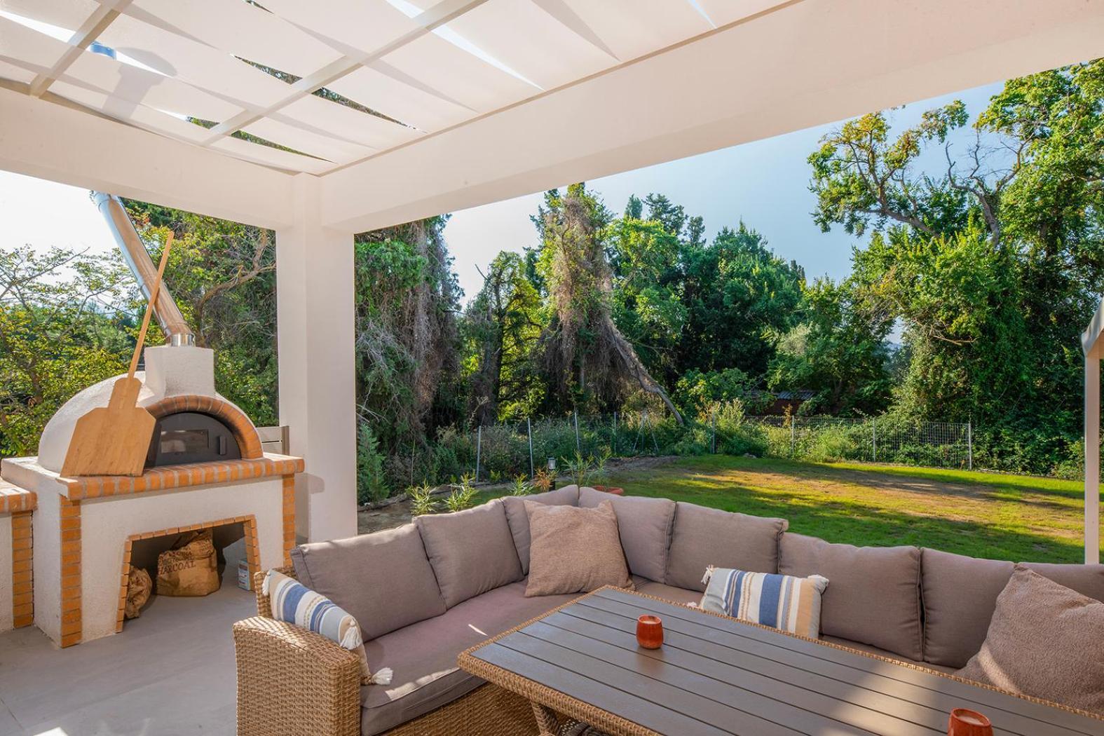Villa Ami, Roda, Corfu: 10 Guests, Heated Pool, Private Mini Golf, Pool Table & More!! Extérieur photo